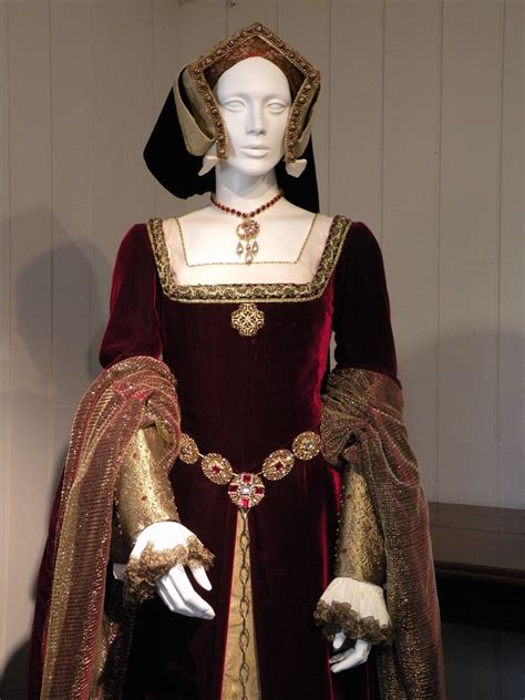 tudor period outfits.